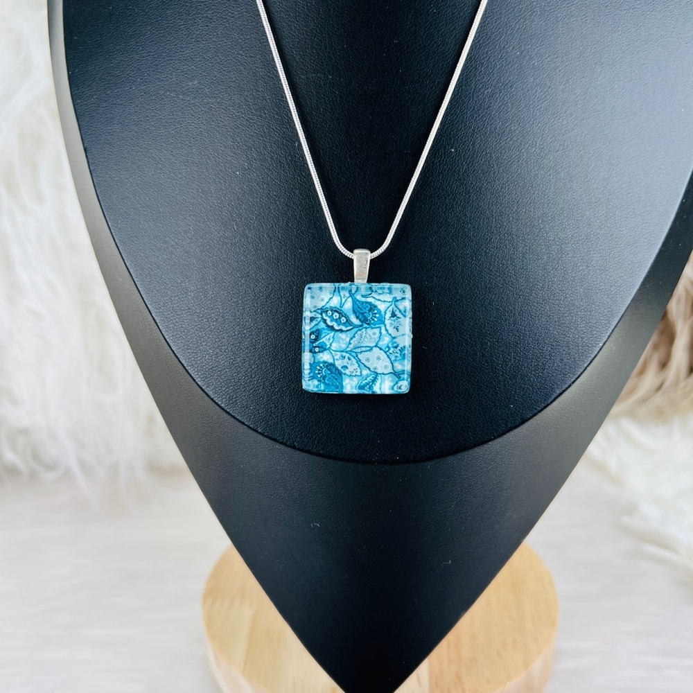 Beautiful, retro vintage blues silvertone bale pendant necklace - Picture 5 of 11